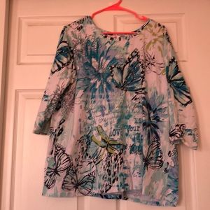 Beautiful butterfly/dragonfly 3/4 sleeve top